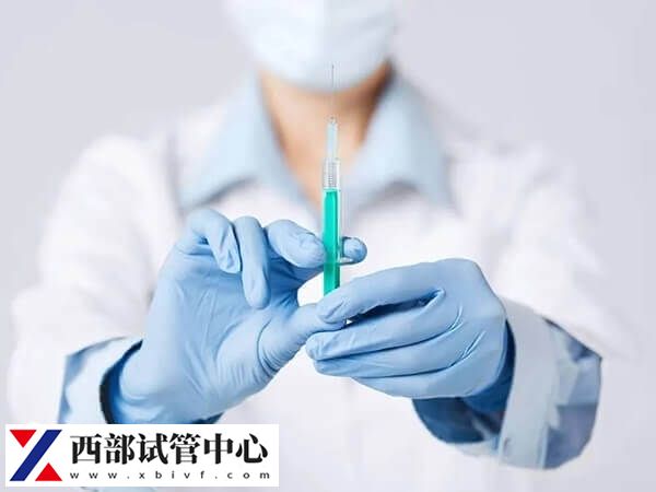 接種疫苗后應在醫(yī)院或接種中心停留30分鐘